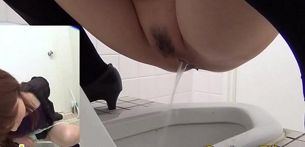  Hairy asian gushes urine